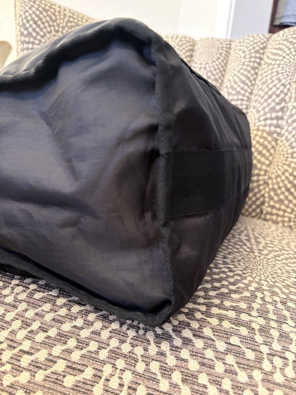 Lesportsac Medium Weekender Black Lightweight Bag Duffle Tote detachable strap - Picture 11 of 15